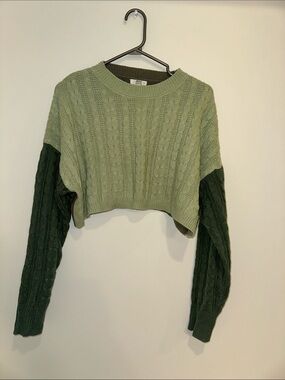 Two-Tone Green Cable Knit Cropped Sweater
